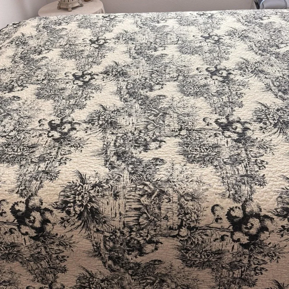 Vintage French Country Toile Quilt Black White Reversible Scalloped Full Queen